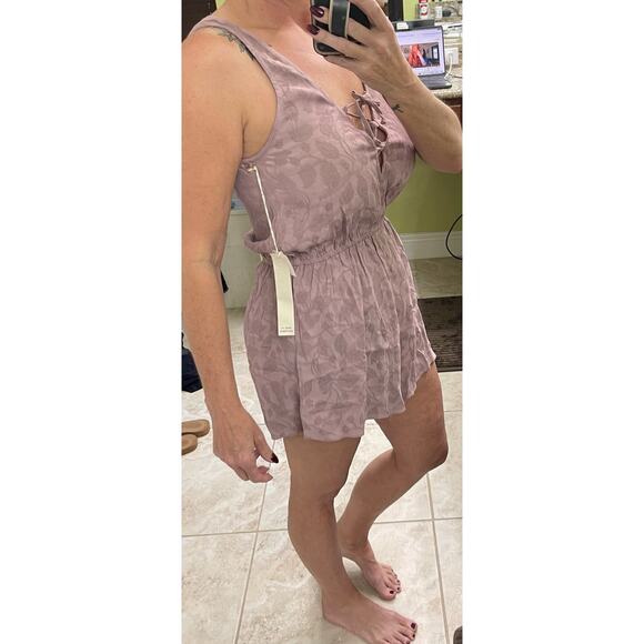 Saltwater Luxe Anthropologie mauve romper NWT medium - Picture 2 of 3